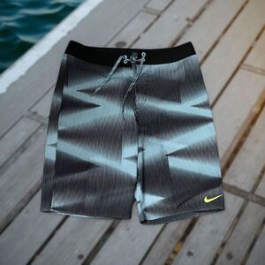 Nike Vapor 11” Board Shorts Volt Pattern Size 30”